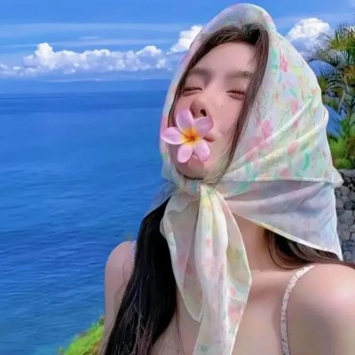 微光下的蓝色男孩